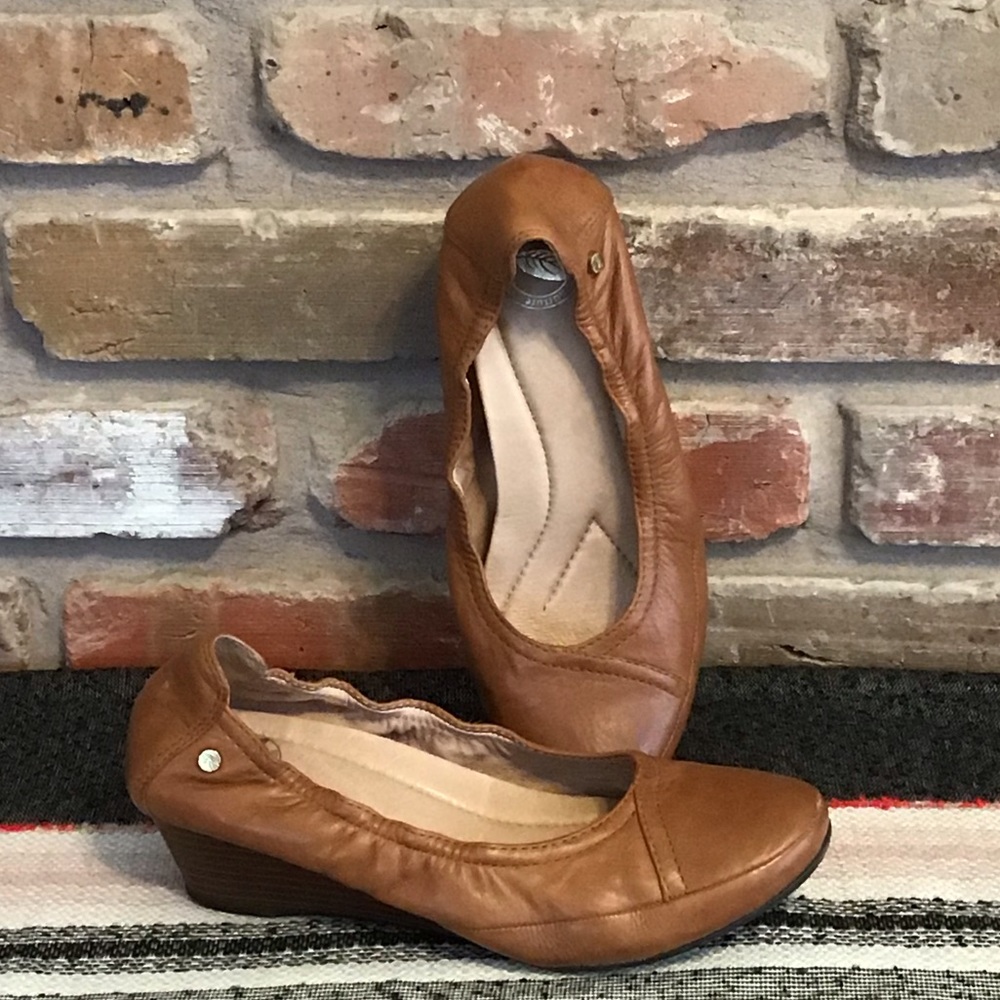 NURTURE Cognac Scrunch Low Wedge Heels Pumps 8